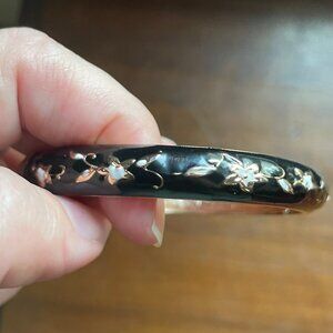 Jiu Long Xing Black and Gold Tone Enamel Hinged Bracelet
